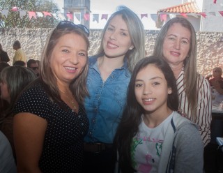 
<a style='margin-left: 5px;' class='btn btn-xs btn-social btn-facebook' href='https://www.facebook.com/sharer/sharer.php?u=https://www.galeramix.com.br/imagem/a77/800-800-90/conteudo/site_galerias/77/aniversario-de-tijucas-galera-mix-casarao-gallotti-42.jpg' rel='popup' data-width='500' data-height='400'><i class='fa fa-facebook'></i>Compartilhar <span class='hidden-xs'>no Facebook</span>
</a> 
<a class='btn btn-default btn-xs' target='_blank' href='imagem/a77/800-800-90/conteudo/site_galerias/77/aniversario-de-tijucas-galera-mix-casarao-gallotti-42.jpg'>
<span class='glyphicon glyphicon-cloud-download'></span> Salvar
</a>
