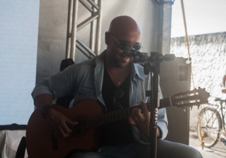 
<a style='margin-left: 5px;' class='btn btn-xs btn-social btn-facebook' href='https://www.facebook.com/sharer/sharer.php?u=https://www.galeramix.com.br/imagem/a77/800-800-90/conteudo/site_galerias/77/aniversario-de-tijucas-galera-mix-casarao-gallotti-73.jpg' rel='popup' data-width='500' data-height='400'><i class='fa fa-facebook'></i>Compartilhar <span class='hidden-xs'>no Facebook</span>
</a> 
<a class='btn btn-default btn-xs' target='_blank' href='imagem/a77/800-800-90/conteudo/site_galerias/77/aniversario-de-tijucas-galera-mix-casarao-gallotti-73.jpg'>
<span class='glyphicon glyphicon-cloud-download'></span> Salvar
</a>
