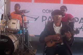 
<a style='margin-left: 5px;' class='btn btn-xs btn-social btn-facebook' href='https://www.facebook.com/sharer/sharer.php?u=https://www.galeramix.com.br/imagem/a77/800-800-90/conteudo/site_galerias/77/aniversario-de-tijucas-galera-mix-casarao-gallotti-74.jpg' rel='popup' data-width='500' data-height='400'><i class='fa fa-facebook'></i>Compartilhar <span class='hidden-xs'>no Facebook</span>
</a> 
<a class='btn btn-default btn-xs' target='_blank' href='imagem/a77/800-800-90/conteudo/site_galerias/77/aniversario-de-tijucas-galera-mix-casarao-gallotti-74.jpg'>
<span class='glyphicon glyphicon-cloud-download'></span> Salvar
</a>
