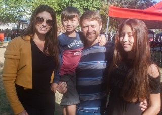 
<a style='margin-left: 5px;' class='btn btn-xs btn-social btn-facebook' href='https://www.facebook.com/sharer/sharer.php?u=https://www.galeramix.com.br/imagem/a77/800-800-90/conteudo/site_galerias/77/aniversario-de-tijucas-galera-mix-casarao-gallotti-79.jpg' rel='popup' data-width='500' data-height='400'><i class='fa fa-facebook'></i>Compartilhar <span class='hidden-xs'>no Facebook</span>
</a> 
<a class='btn btn-default btn-xs' target='_blank' href='imagem/a77/800-800-90/conteudo/site_galerias/77/aniversario-de-tijucas-galera-mix-casarao-gallotti-79.jpg'>
<span class='glyphicon glyphicon-cloud-download'></span> Salvar
</a>
