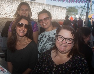 
<a style='margin-left: 5px;' class='btn btn-xs btn-social btn-facebook' href='https://www.facebook.com/sharer/sharer.php?u=https://www.galeramix.com.br/imagem/a77/800-800-90/conteudo/site_galerias/77/aniversario-de-tijucas-galera-mix-casarao-gallotti-88.jpg' rel='popup' data-width='500' data-height='400'><i class='fa fa-facebook'></i>Compartilhar <span class='hidden-xs'>no Facebook</span>
</a> 
<a class='btn btn-default btn-xs' target='_blank' href='imagem/a77/800-800-90/conteudo/site_galerias/77/aniversario-de-tijucas-galera-mix-casarao-gallotti-88.jpg'>
<span class='glyphicon glyphicon-cloud-download'></span> Salvar
</a>
