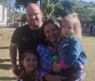 
<a style='margin-left: 5px;' class='btn btn-xs btn-social btn-facebook' href='https://www.facebook.com/sharer/sharer.php?u=https://www.galeramix.com.br/imagem/a77/800-800-90/conteudo/site_galerias/77/aniversario-de-tijucas-galera-mix-casarao-gallotti-91.jpg' rel='popup' data-width='500' data-height='400'><i class='fa fa-facebook'></i>Compartilhar <span class='hidden-xs'>no Facebook</span>
</a> 
<a class='btn btn-default btn-xs' target='_blank' href='imagem/a77/800-800-90/conteudo/site_galerias/77/aniversario-de-tijucas-galera-mix-casarao-gallotti-91.jpg'>
<span class='glyphicon glyphicon-cloud-download'></span> Salvar
</a>
