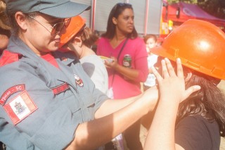 
<a style='margin-left: 5px;' class='btn btn-xs btn-social btn-facebook' href='https://www.facebook.com/sharer/sharer.php?u=https://www.galeramix.com.br/imagem/a77/800-800-90/conteudo/site_galerias/77/aniversario-de-tijucas-galera-mix-casarao-gallotti-93.jpg' rel='popup' data-width='500' data-height='400'><i class='fa fa-facebook'></i>Compartilhar <span class='hidden-xs'>no Facebook</span>
</a> 
<a class='btn btn-default btn-xs' target='_blank' href='imagem/a77/800-800-90/conteudo/site_galerias/77/aniversario-de-tijucas-galera-mix-casarao-gallotti-93.jpg'>
<span class='glyphicon glyphicon-cloud-download'></span> Salvar
</a>
