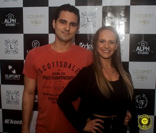 
                                <a style='margin-left: 5px;' class='btn btn-xs btn-social btn-facebook' href='https://www.facebook.com/sharer/sharer.php?u=https://www.galeramix.com.br/imagem/a80/800-800-90/conteudo/site_galerias/80/live-tijucas-galera-mix-espresso-rural-diogo-portugal-1.jpg' rel='popup' data-width='500' data-height='400'><i class='fa fa-facebook'></i>Compartilhar <span class='hidden-xs'>no Facebook</span>
                            </a> 
                            <a class='btn btn-default btn-xs' target='_blank' href='imagem/a80/800-800-90/conteudo/site_galerias/80/live-tijucas-galera-mix-espresso-rural-diogo-portugal-1.jpg'>
                                <span class='glyphicon glyphicon-cloud-download'></span> Salvar
                            </a>
                            