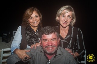 
        <a style='margin-left: 5px;' class='btn btn-xs btn-social btn-facebook' href='https://www.facebook.com/sharer/sharer.php?u=https://www.galeramix.com.br/imagem/a80/800-800-90/conteudo/site_galerias/80/live-tijucas-galera-mix-espresso-rural-diogo-portugal-104.jpg' rel='popup' data-width='500' data-height='400'><i class='fa fa-facebook'></i>Compartilhar <span class='hidden-xs'>no Facebook</span>
    </a> 
    <a class='btn btn-default btn-xs' target='_blank' href='imagem/a80/800-800-90/conteudo/site_galerias/80/live-tijucas-galera-mix-espresso-rural-diogo-portugal-104.jpg'>
        <span class='glyphicon glyphicon-cloud-download'></span> Salvar
    </a>
    