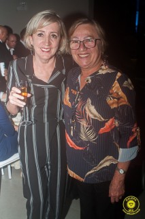 
<a style='margin-left: 5px;' class='btn btn-xs btn-social btn-facebook' href='https://www.facebook.com/sharer/sharer.php?u=https://www.galeramix.com.br/imagem/a80/800-800-90/conteudo/site_galerias/80/live-tijucas-galera-mix-espresso-rural-diogo-portugal-106.jpg' rel='popup' data-width='500' data-height='400'><i class='fa fa-facebook'></i>Compartilhar <span class='hidden-xs'>no Facebook</span>
</a> 
<a class='btn btn-default btn-xs' target='_blank' href='imagem/a80/800-800-90/conteudo/site_galerias/80/live-tijucas-galera-mix-espresso-rural-diogo-portugal-106.jpg'>
<span class='glyphicon glyphicon-cloud-download'></span> Salvar
</a>
