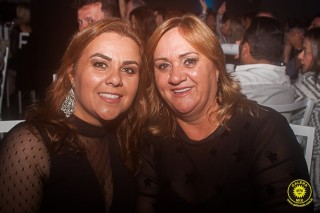 
<a style='margin-left: 5px;' class='btn btn-xs btn-social btn-facebook' href='https://www.facebook.com/sharer/sharer.php?u=https://www.galeramix.com.br/imagem/a80/800-800-90/conteudo/site_galerias/80/live-tijucas-galera-mix-espresso-rural-diogo-portugal-112.jpg' rel='popup' data-width='500' data-height='400'><i class='fa fa-facebook'></i>Compartilhar <span class='hidden-xs'>no Facebook</span>
</a> 
<a class='btn btn-default btn-xs' target='_blank' href='imagem/a80/800-800-90/conteudo/site_galerias/80/live-tijucas-galera-mix-espresso-rural-diogo-portugal-112.jpg'>
<span class='glyphicon glyphicon-cloud-download'></span> Salvar
</a>
