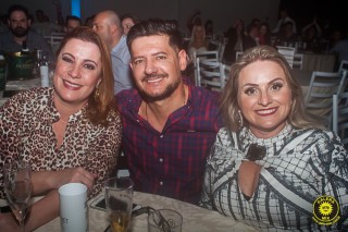 
<a style='margin-left: 5px;' class='btn btn-xs btn-social btn-facebook' href='https://www.facebook.com/sharer/sharer.php?u=https://www.galeramix.com.br/imagem/a80/800-800-90/conteudo/site_galerias/80/live-tijucas-galera-mix-espresso-rural-diogo-portugal-114.jpg' rel='popup' data-width='500' data-height='400'><i class='fa fa-facebook'></i>Compartilhar <span class='hidden-xs'>no Facebook</span>
</a> 
<a class='btn btn-default btn-xs' target='_blank' href='imagem/a80/800-800-90/conteudo/site_galerias/80/live-tijucas-galera-mix-espresso-rural-diogo-portugal-114.jpg'>
<span class='glyphicon glyphicon-cloud-download'></span> Salvar
</a>
