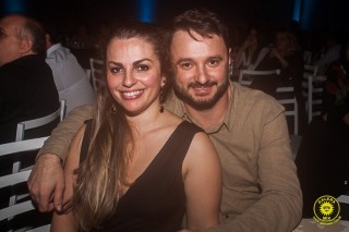 
<a style='margin-left: 5px;' class='btn btn-xs btn-social btn-facebook' href='https://www.facebook.com/sharer/sharer.php?u=https://www.galeramix.com.br/imagem/a80/800-800-90/conteudo/site_galerias/80/live-tijucas-galera-mix-espresso-rural-diogo-portugal-120.jpg' rel='popup' data-width='500' data-height='400'><i class='fa fa-facebook'></i>Compartilhar <span class='hidden-xs'>no Facebook</span>
</a> 
<a class='btn btn-default btn-xs' target='_blank' href='imagem/a80/800-800-90/conteudo/site_galerias/80/live-tijucas-galera-mix-espresso-rural-diogo-portugal-120.jpg'>
<span class='glyphicon glyphicon-cloud-download'></span> Salvar
</a>
