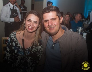 
<a style='margin-left: 5px;' class='btn btn-xs btn-social btn-facebook' href='https://www.facebook.com/sharer/sharer.php?u=https://www.galeramix.com.br/imagem/a80/800-800-90/conteudo/site_galerias/80/live-tijucas-galera-mix-espresso-rural-diogo-portugal-134.jpg' rel='popup' data-width='500' data-height='400'><i class='fa fa-facebook'></i>Compartilhar <span class='hidden-xs'>no Facebook</span>
</a> 
<a class='btn btn-default btn-xs' target='_blank' href='imagem/a80/800-800-90/conteudo/site_galerias/80/live-tijucas-galera-mix-espresso-rural-diogo-portugal-134.jpg'>
<span class='glyphicon glyphicon-cloud-download'></span> Salvar
</a>
