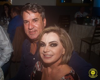 
<a style='margin-left: 5px;' class='btn btn-xs btn-social btn-facebook' href='https://www.facebook.com/sharer/sharer.php?u=https://www.galeramix.com.br/imagem/a80/800-800-90/conteudo/site_galerias/80/live-tijucas-galera-mix-espresso-rural-diogo-portugal-14.jpg' rel='popup' data-width='500' data-height='400'><i class='fa fa-facebook'></i>Compartilhar <span class='hidden-xs'>no Facebook</span>
</a> 
<a class='btn btn-default btn-xs' target='_blank' href='imagem/a80/800-800-90/conteudo/site_galerias/80/live-tijucas-galera-mix-espresso-rural-diogo-portugal-14.jpg'>
<span class='glyphicon glyphicon-cloud-download'></span> Salvar
</a>
