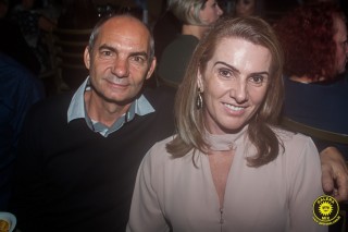 
<a style='margin-left: 5px;' class='btn btn-xs btn-social btn-facebook' href='https://www.facebook.com/sharer/sharer.php?u=https://www.galeramix.com.br/imagem/a80/800-800-90/conteudo/site_galerias/80/live-tijucas-galera-mix-espresso-rural-diogo-portugal-20.jpg' rel='popup' data-width='500' data-height='400'><i class='fa fa-facebook'></i>Compartilhar <span class='hidden-xs'>no Facebook</span>
</a> 
<a class='btn btn-default btn-xs' target='_blank' href='imagem/a80/800-800-90/conteudo/site_galerias/80/live-tijucas-galera-mix-espresso-rural-diogo-portugal-20.jpg'>
<span class='glyphicon glyphicon-cloud-download'></span> Salvar
</a>
