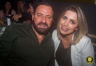 
<a style='margin-left: 5px;' class='btn btn-xs btn-social btn-facebook' href='https://www.facebook.com/sharer/sharer.php?u=https://www.galeramix.com.br/imagem/a80/800-800-90/conteudo/site_galerias/80/live-tijucas-galera-mix-espresso-rural-diogo-portugal-30.jpg' rel='popup' data-width='500' data-height='400'><i class='fa fa-facebook'></i>Compartilhar <span class='hidden-xs'>no Facebook</span>
</a> 
<a class='btn btn-default btn-xs' target='_blank' href='imagem/a80/800-800-90/conteudo/site_galerias/80/live-tijucas-galera-mix-espresso-rural-diogo-portugal-30.jpg'>
<span class='glyphicon glyphicon-cloud-download'></span> Salvar
</a>
