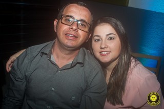 
<a style='margin-left: 5px;' class='btn btn-xs btn-social btn-facebook' href='https://www.facebook.com/sharer/sharer.php?u=https://www.galeramix.com.br/imagem/a80/800-800-90/conteudo/site_galerias/80/live-tijucas-galera-mix-espresso-rural-diogo-portugal-32.jpg' rel='popup' data-width='500' data-height='400'><i class='fa fa-facebook'></i>Compartilhar <span class='hidden-xs'>no Facebook</span>
</a> 
<a class='btn btn-default btn-xs' target='_blank' href='imagem/a80/800-800-90/conteudo/site_galerias/80/live-tijucas-galera-mix-espresso-rural-diogo-portugal-32.jpg'>
<span class='glyphicon glyphicon-cloud-download'></span> Salvar
</a>
