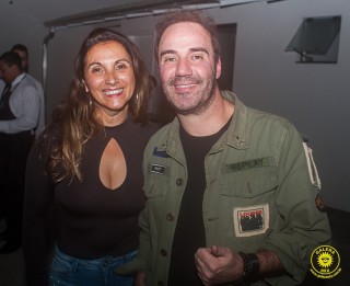 
<a style='margin-left: 5px;' class='btn btn-xs btn-social btn-facebook' href='https://www.facebook.com/sharer/sharer.php?u=https://www.galeramix.com.br/imagem/a80/800-800-90/conteudo/site_galerias/80/live-tijucas-galera-mix-espresso-rural-diogo-portugal-58.jpg' rel='popup' data-width='500' data-height='400'><i class='fa fa-facebook'></i>Compartilhar <span class='hidden-xs'>no Facebook</span>
</a> 
<a class='btn btn-default btn-xs' target='_blank' href='imagem/a80/800-800-90/conteudo/site_galerias/80/live-tijucas-galera-mix-espresso-rural-diogo-portugal-58.jpg'>
<span class='glyphicon glyphicon-cloud-download'></span> Salvar
</a>
