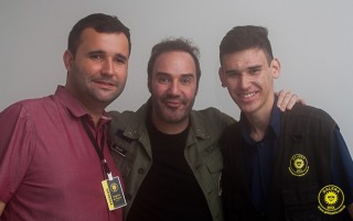 
<a style='margin-left: 5px;' class='btn btn-xs btn-social btn-facebook' href='https://www.facebook.com/sharer/sharer.php?u=https://www.galeramix.com.br/imagem/a80/800-800-90/conteudo/site_galerias/80/live-tijucas-galera-mix-espresso-rural-diogo-portugal-67.jpg' rel='popup' data-width='500' data-height='400'><i class='fa fa-facebook'></i>Compartilhar <span class='hidden-xs'>no Facebook</span>
</a> 
<a class='btn btn-default btn-xs' target='_blank' href='imagem/a80/800-800-90/conteudo/site_galerias/80/live-tijucas-galera-mix-espresso-rural-diogo-portugal-67.jpg'>
<span class='glyphicon glyphicon-cloud-download'></span> Salvar
</a>
