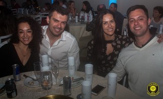 
<a style='margin-left: 5px;' class='btn btn-xs btn-social btn-facebook' href='https://www.facebook.com/sharer/sharer.php?u=https://www.galeramix.com.br/imagem/a80/800-800-90/conteudo/site_galerias/80/live-tijucas-galera-mix-espresso-rural-diogo-portugal-72.jpg' rel='popup' data-width='500' data-height='400'><i class='fa fa-facebook'></i>Compartilhar <span class='hidden-xs'>no Facebook</span>
</a> 
<a class='btn btn-default btn-xs' target='_blank' href='imagem/a80/800-800-90/conteudo/site_galerias/80/live-tijucas-galera-mix-espresso-rural-diogo-portugal-72.jpg'>
<span class='glyphicon glyphicon-cloud-download'></span> Salvar
</a>
