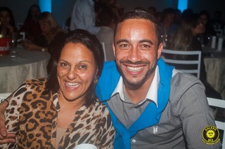 
<a style='margin-left: 5px;' class='btn btn-xs btn-social btn-facebook' href='https://www.facebook.com/sharer/sharer.php?u=https://www.galeramix.com.br/imagem/a80/800-800-90/conteudo/site_galerias/80/live-tijucas-galera-mix-espresso-rural-diogo-portugal-80.jpg' rel='popup' data-width='500' data-height='400'><i class='fa fa-facebook'></i>Compartilhar <span class='hidden-xs'>no Facebook</span>
</a> 
<a class='btn btn-default btn-xs' target='_blank' href='imagem/a80/800-800-90/conteudo/site_galerias/80/live-tijucas-galera-mix-espresso-rural-diogo-portugal-80.jpg'>
<span class='glyphicon glyphicon-cloud-download'></span> Salvar
</a>
