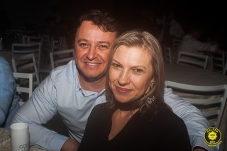 
<a style='margin-left: 5px;' class='btn btn-xs btn-social btn-facebook' href='https://www.facebook.com/sharer/sharer.php?u=https://www.galeramix.com.br/imagem/a80/800-800-90/conteudo/site_galerias/80/live-tijucas-galera-mix-espresso-rural-diogo-portugal-84.jpg' rel='popup' data-width='500' data-height='400'><i class='fa fa-facebook'></i>Compartilhar <span class='hidden-xs'>no Facebook</span>
</a> 
<a class='btn btn-default btn-xs' target='_blank' href='imagem/a80/800-800-90/conteudo/site_galerias/80/live-tijucas-galera-mix-espresso-rural-diogo-portugal-84.jpg'>
<span class='glyphicon glyphicon-cloud-download'></span> Salvar
</a>
