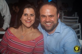 
<a style='margin-left: 5px;' class='btn btn-xs btn-social btn-facebook' href='https://www.facebook.com/sharer/sharer.php?u=https://www.galeramix.com.br/imagem/a80/800-800-90/conteudo/site_galerias/80/live-tijucas-galera-mix-espresso-rural-diogo-portugal-85.jpg' rel='popup' data-width='500' data-height='400'><i class='fa fa-facebook'></i>Compartilhar <span class='hidden-xs'>no Facebook</span>
</a> 
<a class='btn btn-default btn-xs' target='_blank' href='imagem/a80/800-800-90/conteudo/site_galerias/80/live-tijucas-galera-mix-espresso-rural-diogo-portugal-85.jpg'>
<span class='glyphicon glyphicon-cloud-download'></span> Salvar
</a>
