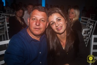 
<a style='margin-left: 5px;' class='btn btn-xs btn-social btn-facebook' href='https://www.facebook.com/sharer/sharer.php?u=https://www.galeramix.com.br/imagem/a80/800-800-90/conteudo/site_galerias/80/live-tijucas-galera-mix-espresso-rural-diogo-portugal-90.jpg' rel='popup' data-width='500' data-height='400'><i class='fa fa-facebook'></i>Compartilhar <span class='hidden-xs'>no Facebook</span>
</a> 
<a class='btn btn-default btn-xs' target='_blank' href='imagem/a80/800-800-90/conteudo/site_galerias/80/live-tijucas-galera-mix-espresso-rural-diogo-portugal-90.jpg'>
<span class='glyphicon glyphicon-cloud-download'></span> Salvar
</a>
