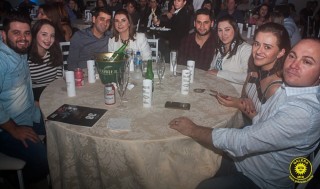 
<a style='margin-left: 5px;' class='btn btn-xs btn-social btn-facebook' href='https://www.facebook.com/sharer/sharer.php?u=https://www.galeramix.com.br/imagem/a80/800-800-90/conteudo/site_galerias/80/live-tijucas-galera-mix-espresso-rural-diogo-portugal-94.jpg' rel='popup' data-width='500' data-height='400'><i class='fa fa-facebook'></i>Compartilhar <span class='hidden-xs'>no Facebook</span>
</a> 
<a class='btn btn-default btn-xs' target='_blank' href='imagem/a80/800-800-90/conteudo/site_galerias/80/live-tijucas-galera-mix-espresso-rural-diogo-portugal-94.jpg'>
<span class='glyphicon glyphicon-cloud-download'></span> Salvar
</a>
