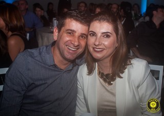 
<a style='margin-left: 5px;' class='btn btn-xs btn-social btn-facebook' href='https://www.facebook.com/sharer/sharer.php?u=https://www.galeramix.com.br/imagem/a80/800-800-90/conteudo/site_galerias/80/live-tijucas-galera-mix-espresso-rural-diogo-portugal-96.jpg' rel='popup' data-width='500' data-height='400'><i class='fa fa-facebook'></i>Compartilhar <span class='hidden-xs'>no Facebook</span>
</a> 
<a class='btn btn-default btn-xs' target='_blank' href='imagem/a80/800-800-90/conteudo/site_galerias/80/live-tijucas-galera-mix-espresso-rural-diogo-portugal-96.jpg'>
<span class='glyphicon glyphicon-cloud-download'></span> Salvar
</a>
