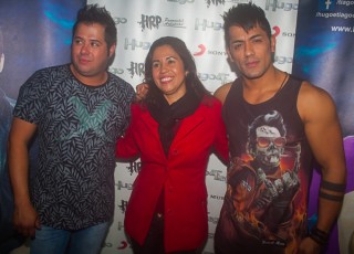 
        <a style='margin-left: 5px;' class='btn btn-xs btn-social btn-facebook' href='https://www.facebook.com/sharer/sharer.php?u=https://www.galeramix.com.br/imagem/a82/800-800-90/conteudo/site_galerias/82/festa-do-caminhoneiro-tijucas-hugo-e-thiago-tijucas-105.jpg' rel='popup' data-width='500' data-height='400'><i class='fa fa-facebook'></i>Compartilhar <span class='hidden-xs'>no Facebook</span>
    </a> 
    <a class='btn btn-default btn-xs' target='_blank' href='imagem/a82/800-800-90/conteudo/site_galerias/82/festa-do-caminhoneiro-tijucas-hugo-e-thiago-tijucas-105.jpg'>
        <span class='glyphicon glyphicon-cloud-download'></span> Salvar
    </a>
    