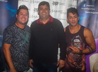 
<a style='margin-left: 5px;' class='btn btn-xs btn-social btn-facebook' href='https://www.facebook.com/sharer/sharer.php?u=https://www.galeramix.com.br/imagem/a82/800-800-90/conteudo/site_galerias/82/festa-do-caminhoneiro-tijucas-hugo-e-thiago-tijucas-112.jpg' rel='popup' data-width='500' data-height='400'><i class='fa fa-facebook'></i>Compartilhar <span class='hidden-xs'>no Facebook</span>
</a> 
<a class='btn btn-default btn-xs' target='_blank' href='imagem/a82/800-800-90/conteudo/site_galerias/82/festa-do-caminhoneiro-tijucas-hugo-e-thiago-tijucas-112.jpg'>
<span class='glyphicon glyphicon-cloud-download'></span> Salvar
</a>
