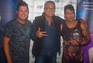 
<a style='margin-left: 5px;' class='btn btn-xs btn-social btn-facebook' href='https://www.facebook.com/sharer/sharer.php?u=https://www.galeramix.com.br/imagem/a82/800-800-90/conteudo/site_galerias/82/festa-do-caminhoneiro-tijucas-hugo-e-thiago-tijucas-113.jpg' rel='popup' data-width='500' data-height='400'><i class='fa fa-facebook'></i>Compartilhar <span class='hidden-xs'>no Facebook</span>
</a> 
<a class='btn btn-default btn-xs' target='_blank' href='imagem/a82/800-800-90/conteudo/site_galerias/82/festa-do-caminhoneiro-tijucas-hugo-e-thiago-tijucas-113.jpg'>
<span class='glyphicon glyphicon-cloud-download'></span> Salvar
</a>
