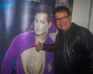 
<a style='margin-left: 5px;' class='btn btn-xs btn-social btn-facebook' href='https://www.facebook.com/sharer/sharer.php?u=https://www.galeramix.com.br/imagem/a82/800-800-90/conteudo/site_galerias/82/festa-do-caminhoneiro-tijucas-hugo-e-thiago-tijucas-114.jpg' rel='popup' data-width='500' data-height='400'><i class='fa fa-facebook'></i>Compartilhar <span class='hidden-xs'>no Facebook</span>
</a> 
<a class='btn btn-default btn-xs' target='_blank' href='imagem/a82/800-800-90/conteudo/site_galerias/82/festa-do-caminhoneiro-tijucas-hugo-e-thiago-tijucas-114.jpg'>
<span class='glyphicon glyphicon-cloud-download'></span> Salvar
</a>
