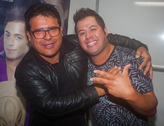 
<a style='margin-left: 5px;' class='btn btn-xs btn-social btn-facebook' href='https://www.facebook.com/sharer/sharer.php?u=https://www.galeramix.com.br/imagem/a82/800-800-90/conteudo/site_galerias/82/festa-do-caminhoneiro-tijucas-hugo-e-thiago-tijucas-115.jpg' rel='popup' data-width='500' data-height='400'><i class='fa fa-facebook'></i>Compartilhar <span class='hidden-xs'>no Facebook</span>
</a> 
<a class='btn btn-default btn-xs' target='_blank' href='imagem/a82/800-800-90/conteudo/site_galerias/82/festa-do-caminhoneiro-tijucas-hugo-e-thiago-tijucas-115.jpg'>
<span class='glyphicon glyphicon-cloud-download'></span> Salvar
</a>
