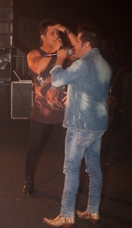 
<a style='margin-left: 5px;' class='btn btn-xs btn-social btn-facebook' href='https://www.facebook.com/sharer/sharer.php?u=https://www.galeramix.com.br/imagem/a82/800-800-90/conteudo/site_galerias/82/festa-do-caminhoneiro-tijucas-hugo-e-thiago-tijucas-17.jpg' rel='popup' data-width='500' data-height='400'><i class='fa fa-facebook'></i>Compartilhar <span class='hidden-xs'>no Facebook</span>
</a> 
<a class='btn btn-default btn-xs' target='_blank' href='imagem/a82/800-800-90/conteudo/site_galerias/82/festa-do-caminhoneiro-tijucas-hugo-e-thiago-tijucas-17.jpg'>
<span class='glyphicon glyphicon-cloud-download'></span> Salvar
</a>
