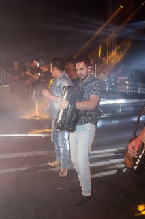 
<a style='margin-left: 5px;' class='btn btn-xs btn-social btn-facebook' href='https://www.facebook.com/sharer/sharer.php?u=https://www.galeramix.com.br/imagem/a82/800-800-90/conteudo/site_galerias/82/festa-do-caminhoneiro-tijucas-hugo-e-thiago-tijucas-19.jpg' rel='popup' data-width='500' data-height='400'><i class='fa fa-facebook'></i>Compartilhar <span class='hidden-xs'>no Facebook</span>
</a> 
<a class='btn btn-default btn-xs' target='_blank' href='imagem/a82/800-800-90/conteudo/site_galerias/82/festa-do-caminhoneiro-tijucas-hugo-e-thiago-tijucas-19.jpg'>
<span class='glyphicon glyphicon-cloud-download'></span> Salvar
</a>
