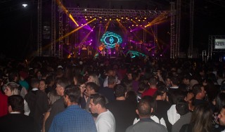 
<a style='margin-left: 5px;' class='btn btn-xs btn-social btn-facebook' href='https://www.facebook.com/sharer/sharer.php?u=https://www.galeramix.com.br/imagem/a82/800-800-90/conteudo/site_galerias/82/festa-do-caminhoneiro-tijucas-hugo-e-thiago-tijucas-23.jpg' rel='popup' data-width='500' data-height='400'><i class='fa fa-facebook'></i>Compartilhar <span class='hidden-xs'>no Facebook</span>
</a> 
<a class='btn btn-default btn-xs' target='_blank' href='imagem/a82/800-800-90/conteudo/site_galerias/82/festa-do-caminhoneiro-tijucas-hugo-e-thiago-tijucas-23.jpg'>
<span class='glyphicon glyphicon-cloud-download'></span> Salvar
</a>
