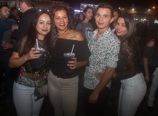 
<a style='margin-left: 5px;' class='btn btn-xs btn-social btn-facebook' href='https://www.facebook.com/sharer/sharer.php?u=https://www.galeramix.com.br/imagem/a82/800-800-90/conteudo/site_galerias/82/festa-do-caminhoneiro-tijucas-hugo-e-thiago-tijucas-32.jpg' rel='popup' data-width='500' data-height='400'><i class='fa fa-facebook'></i>Compartilhar <span class='hidden-xs'>no Facebook</span>
</a> 
<a class='btn btn-default btn-xs' target='_blank' href='imagem/a82/800-800-90/conteudo/site_galerias/82/festa-do-caminhoneiro-tijucas-hugo-e-thiago-tijucas-32.jpg'>
<span class='glyphicon glyphicon-cloud-download'></span> Salvar
</a>
