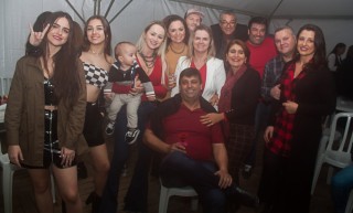 
<a style='margin-left: 5px;' class='btn btn-xs btn-social btn-facebook' href='https://www.facebook.com/sharer/sharer.php?u=https://www.galeramix.com.br/imagem/a82/800-800-90/conteudo/site_galerias/82/festa-do-caminhoneiro-tijucas-hugo-e-thiago-tijucas-36.jpg' rel='popup' data-width='500' data-height='400'><i class='fa fa-facebook'></i>Compartilhar <span class='hidden-xs'>no Facebook</span>
</a> 
<a class='btn btn-default btn-xs' target='_blank' href='imagem/a82/800-800-90/conteudo/site_galerias/82/festa-do-caminhoneiro-tijucas-hugo-e-thiago-tijucas-36.jpg'>
<span class='glyphicon glyphicon-cloud-download'></span> Salvar
</a>
