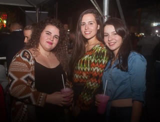 
<a style='margin-left: 5px;' class='btn btn-xs btn-social btn-facebook' href='https://www.facebook.com/sharer/sharer.php?u=https://www.galeramix.com.br/imagem/a82/800-800-90/conteudo/site_galerias/82/festa-do-caminhoneiro-tijucas-hugo-e-thiago-tijucas-37.jpg' rel='popup' data-width='500' data-height='400'><i class='fa fa-facebook'></i>Compartilhar <span class='hidden-xs'>no Facebook</span>
</a> 
<a class='btn btn-default btn-xs' target='_blank' href='imagem/a82/800-800-90/conteudo/site_galerias/82/festa-do-caminhoneiro-tijucas-hugo-e-thiago-tijucas-37.jpg'>
<span class='glyphicon glyphicon-cloud-download'></span> Salvar
</a>
