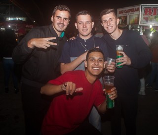 
<a style='margin-left: 5px;' class='btn btn-xs btn-social btn-facebook' href='https://www.facebook.com/sharer/sharer.php?u=https://www.galeramix.com.br/imagem/a82/800-800-90/conteudo/site_galerias/82/festa-do-caminhoneiro-tijucas-hugo-e-thiago-tijucas-38.jpg' rel='popup' data-width='500' data-height='400'><i class='fa fa-facebook'></i>Compartilhar <span class='hidden-xs'>no Facebook</span>
</a> 
<a class='btn btn-default btn-xs' target='_blank' href='imagem/a82/800-800-90/conteudo/site_galerias/82/festa-do-caminhoneiro-tijucas-hugo-e-thiago-tijucas-38.jpg'>
<span class='glyphicon glyphicon-cloud-download'></span> Salvar
</a>
