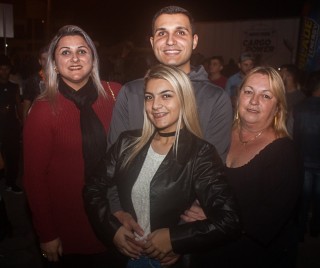 
<a style='margin-left: 5px;' class='btn btn-xs btn-social btn-facebook' href='https://www.facebook.com/sharer/sharer.php?u=https://www.galeramix.com.br/imagem/a82/800-800-90/conteudo/site_galerias/82/festa-do-caminhoneiro-tijucas-hugo-e-thiago-tijucas-39.jpg' rel='popup' data-width='500' data-height='400'><i class='fa fa-facebook'></i>Compartilhar <span class='hidden-xs'>no Facebook</span>
</a> 
<a class='btn btn-default btn-xs' target='_blank' href='imagem/a82/800-800-90/conteudo/site_galerias/82/festa-do-caminhoneiro-tijucas-hugo-e-thiago-tijucas-39.jpg'>
<span class='glyphicon glyphicon-cloud-download'></span> Salvar
</a>
