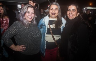 
<a style='margin-left: 5px;' class='btn btn-xs btn-social btn-facebook' href='https://www.facebook.com/sharer/sharer.php?u=https://www.galeramix.com.br/imagem/a82/800-800-90/conteudo/site_galerias/82/festa-do-caminhoneiro-tijucas-hugo-e-thiago-tijucas-44.jpg' rel='popup' data-width='500' data-height='400'><i class='fa fa-facebook'></i>Compartilhar <span class='hidden-xs'>no Facebook</span>
</a> 
<a class='btn btn-default btn-xs' target='_blank' href='imagem/a82/800-800-90/conteudo/site_galerias/82/festa-do-caminhoneiro-tijucas-hugo-e-thiago-tijucas-44.jpg'>
<span class='glyphicon glyphicon-cloud-download'></span> Salvar
</a>
