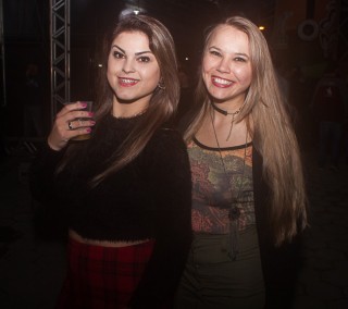 
<a style='margin-left: 5px;' class='btn btn-xs btn-social btn-facebook' href='https://www.facebook.com/sharer/sharer.php?u=https://www.galeramix.com.br/imagem/a82/800-800-90/conteudo/site_galerias/82/festa-do-caminhoneiro-tijucas-hugo-e-thiago-tijucas-45.jpg' rel='popup' data-width='500' data-height='400'><i class='fa fa-facebook'></i>Compartilhar <span class='hidden-xs'>no Facebook</span>
</a> 
<a class='btn btn-default btn-xs' target='_blank' href='imagem/a82/800-800-90/conteudo/site_galerias/82/festa-do-caminhoneiro-tijucas-hugo-e-thiago-tijucas-45.jpg'>
<span class='glyphicon glyphicon-cloud-download'></span> Salvar
</a>
