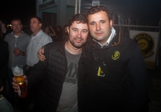 
<a style='margin-left: 5px;' class='btn btn-xs btn-social btn-facebook' href='https://www.facebook.com/sharer/sharer.php?u=https://www.galeramix.com.br/imagem/a82/800-800-90/conteudo/site_galerias/82/festa-do-caminhoneiro-tijucas-hugo-e-thiago-tijucas-46.jpg' rel='popup' data-width='500' data-height='400'><i class='fa fa-facebook'></i>Compartilhar <span class='hidden-xs'>no Facebook</span>
</a> 
<a class='btn btn-default btn-xs' target='_blank' href='imagem/a82/800-800-90/conteudo/site_galerias/82/festa-do-caminhoneiro-tijucas-hugo-e-thiago-tijucas-46.jpg'>
<span class='glyphicon glyphicon-cloud-download'></span> Salvar
</a>
