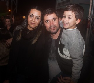 
<a style='margin-left: 5px;' class='btn btn-xs btn-social btn-facebook' href='https://www.facebook.com/sharer/sharer.php?u=https://www.galeramix.com.br/imagem/a82/800-800-90/conteudo/site_galerias/82/festa-do-caminhoneiro-tijucas-hugo-e-thiago-tijucas-47.jpg' rel='popup' data-width='500' data-height='400'><i class='fa fa-facebook'></i>Compartilhar <span class='hidden-xs'>no Facebook</span>
</a> 
<a class='btn btn-default btn-xs' target='_blank' href='imagem/a82/800-800-90/conteudo/site_galerias/82/festa-do-caminhoneiro-tijucas-hugo-e-thiago-tijucas-47.jpg'>
<span class='glyphicon glyphicon-cloud-download'></span> Salvar
</a>
