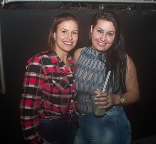 
<a style='margin-left: 5px;' class='btn btn-xs btn-social btn-facebook' href='https://www.facebook.com/sharer/sharer.php?u=https://www.galeramix.com.br/imagem/a82/800-800-90/conteudo/site_galerias/82/festa-do-caminhoneiro-tijucas-hugo-e-thiago-tijucas-48.jpg' rel='popup' data-width='500' data-height='400'><i class='fa fa-facebook'></i>Compartilhar <span class='hidden-xs'>no Facebook</span>
</a> 
<a class='btn btn-default btn-xs' target='_blank' href='imagem/a82/800-800-90/conteudo/site_galerias/82/festa-do-caminhoneiro-tijucas-hugo-e-thiago-tijucas-48.jpg'>
<span class='glyphicon glyphicon-cloud-download'></span> Salvar
</a>
