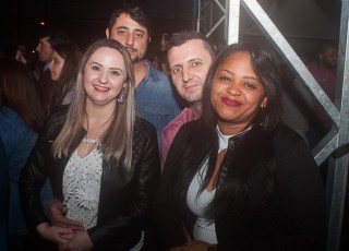 
<a style='margin-left: 5px;' class='btn btn-xs btn-social btn-facebook' href='https://www.facebook.com/sharer/sharer.php?u=https://www.galeramix.com.br/imagem/a82/800-800-90/conteudo/site_galerias/82/festa-do-caminhoneiro-tijucas-hugo-e-thiago-tijucas-56.jpg' rel='popup' data-width='500' data-height='400'><i class='fa fa-facebook'></i>Compartilhar <span class='hidden-xs'>no Facebook</span>
</a> 
<a class='btn btn-default btn-xs' target='_blank' href='imagem/a82/800-800-90/conteudo/site_galerias/82/festa-do-caminhoneiro-tijucas-hugo-e-thiago-tijucas-56.jpg'>
<span class='glyphicon glyphicon-cloud-download'></span> Salvar
</a>
