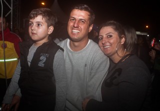 
<a style='margin-left: 5px;' class='btn btn-xs btn-social btn-facebook' href='https://www.facebook.com/sharer/sharer.php?u=https://www.galeramix.com.br/imagem/a82/800-800-90/conteudo/site_galerias/82/festa-do-caminhoneiro-tijucas-hugo-e-thiago-tijucas-58.jpg' rel='popup' data-width='500' data-height='400'><i class='fa fa-facebook'></i>Compartilhar <span class='hidden-xs'>no Facebook</span>
</a> 
<a class='btn btn-default btn-xs' target='_blank' href='imagem/a82/800-800-90/conteudo/site_galerias/82/festa-do-caminhoneiro-tijucas-hugo-e-thiago-tijucas-58.jpg'>
<span class='glyphicon glyphicon-cloud-download'></span> Salvar
</a>
