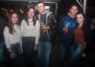 
<a style='margin-left: 5px;' class='btn btn-xs btn-social btn-facebook' href='https://www.facebook.com/sharer/sharer.php?u=https://www.galeramix.com.br/imagem/a82/800-800-90/conteudo/site_galerias/82/festa-do-caminhoneiro-tijucas-hugo-e-thiago-tijucas-60.jpg' rel='popup' data-width='500' data-height='400'><i class='fa fa-facebook'></i>Compartilhar <span class='hidden-xs'>no Facebook</span>
</a> 
<a class='btn btn-default btn-xs' target='_blank' href='imagem/a82/800-800-90/conteudo/site_galerias/82/festa-do-caminhoneiro-tijucas-hugo-e-thiago-tijucas-60.jpg'>
<span class='glyphicon glyphicon-cloud-download'></span> Salvar
</a>
