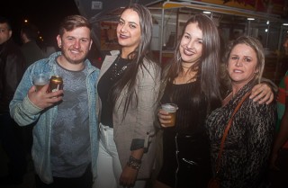 
<a style='margin-left: 5px;' class='btn btn-xs btn-social btn-facebook' href='https://www.facebook.com/sharer/sharer.php?u=https://www.galeramix.com.br/imagem/a82/800-800-90/conteudo/site_galerias/82/festa-do-caminhoneiro-tijucas-hugo-e-thiago-tijucas-69.jpg' rel='popup' data-width='500' data-height='400'><i class='fa fa-facebook'></i>Compartilhar <span class='hidden-xs'>no Facebook</span>
</a> 
<a class='btn btn-default btn-xs' target='_blank' href='imagem/a82/800-800-90/conteudo/site_galerias/82/festa-do-caminhoneiro-tijucas-hugo-e-thiago-tijucas-69.jpg'>
<span class='glyphicon glyphicon-cloud-download'></span> Salvar
</a>
