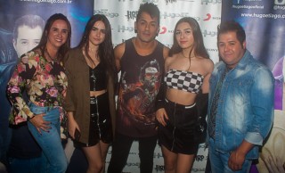 
<a style='margin-left: 5px;' class='btn btn-xs btn-social btn-facebook' href='https://www.facebook.com/sharer/sharer.php?u=https://www.galeramix.com.br/imagem/a82/800-800-90/conteudo/site_galerias/82/festa-do-caminhoneiro-tijucas-hugo-e-thiago-tijucas-7.jpg' rel='popup' data-width='500' data-height='400'><i class='fa fa-facebook'></i>Compartilhar <span class='hidden-xs'>no Facebook</span>
</a> 
<a class='btn btn-default btn-xs' target='_blank' href='imagem/a82/800-800-90/conteudo/site_galerias/82/festa-do-caminhoneiro-tijucas-hugo-e-thiago-tijucas-7.jpg'>
<span class='glyphicon glyphicon-cloud-download'></span> Salvar
</a>
